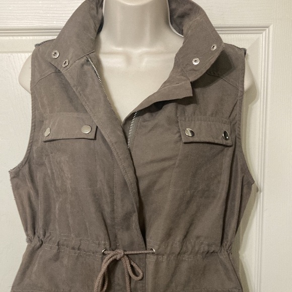 Utility vest with southwestern design on back size S - Picture 2 of 11